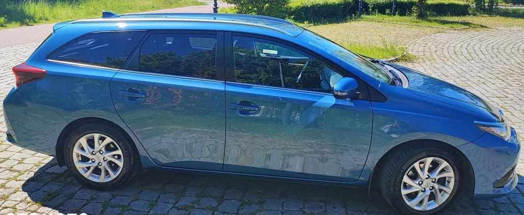 Toyota Auris cena 64000 przebieg: 147500, rok produkcji 2018 z Elbląg małe 92